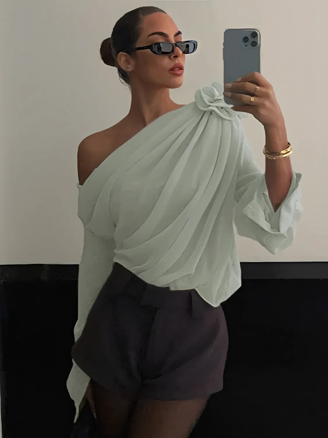 Blusa Feminina Manga Longa com Flor em Chiffon Ella