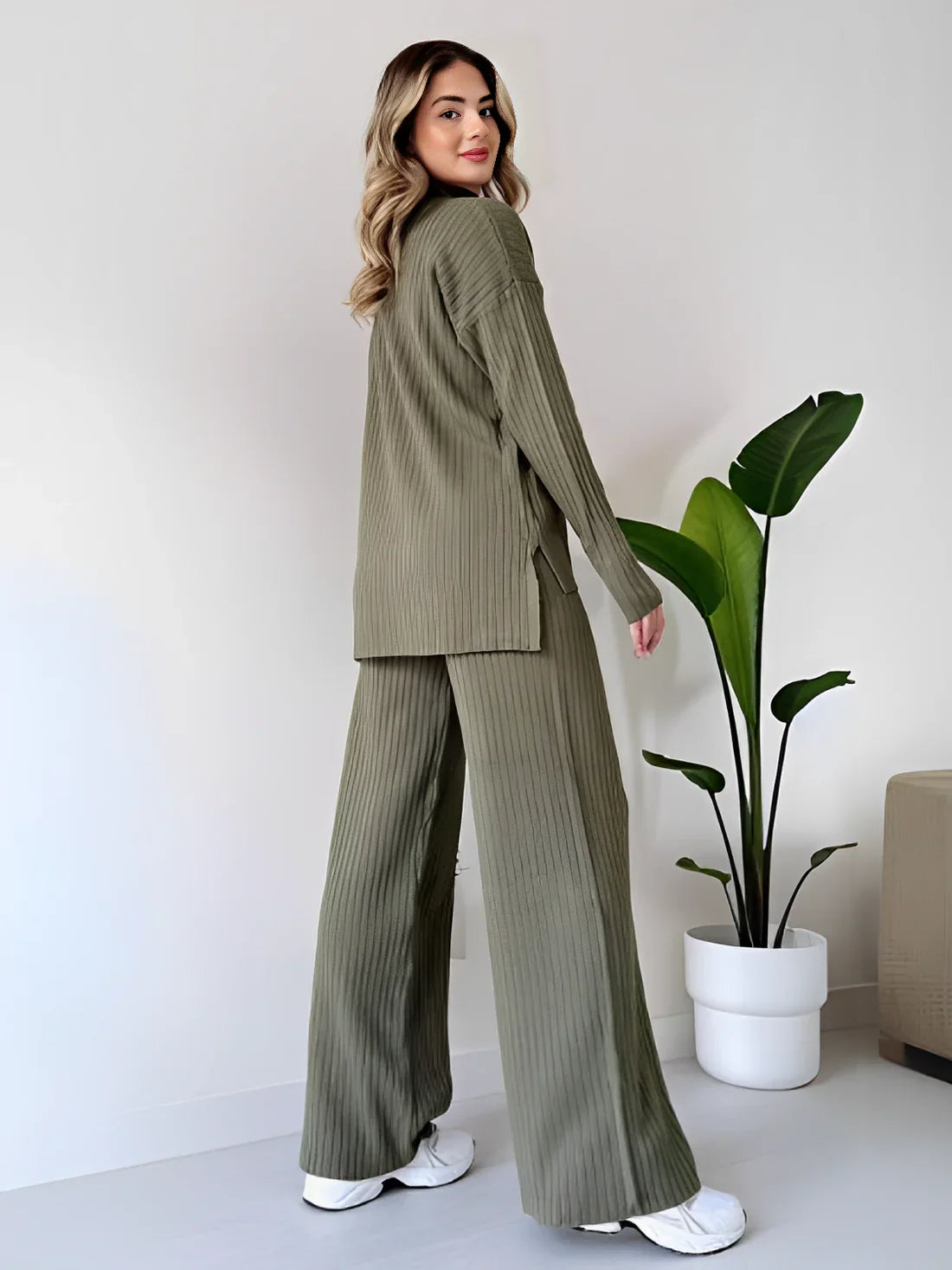 Conjunto de Tricô Canelado com Suéter Mullet Gola Alta e Calça Pantalona Laura - OUTONO/INVERNO