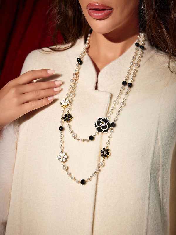 Colar Longo de Pérolas com Flores de Esmalte Estilo Chanel – Tahlia