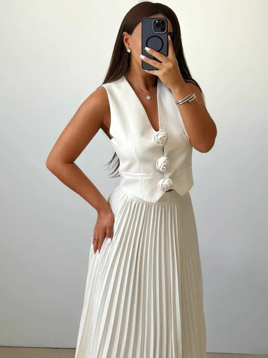 Conjunto Feminino Colete com Aplique de Rosas com Saia Midi Plissada Helena