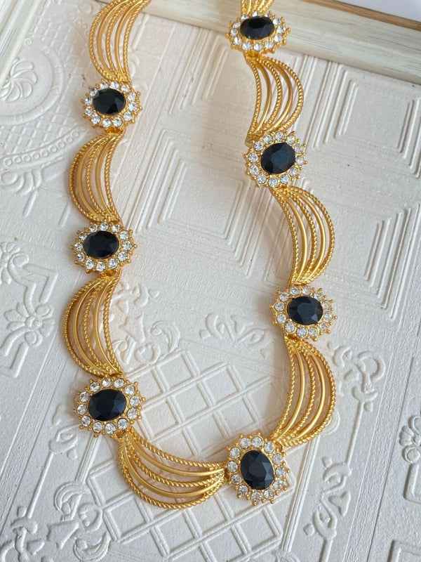 Maxi Colar Dourado com Pedras Pretas e Cristais Estilo Vintage – Oracle