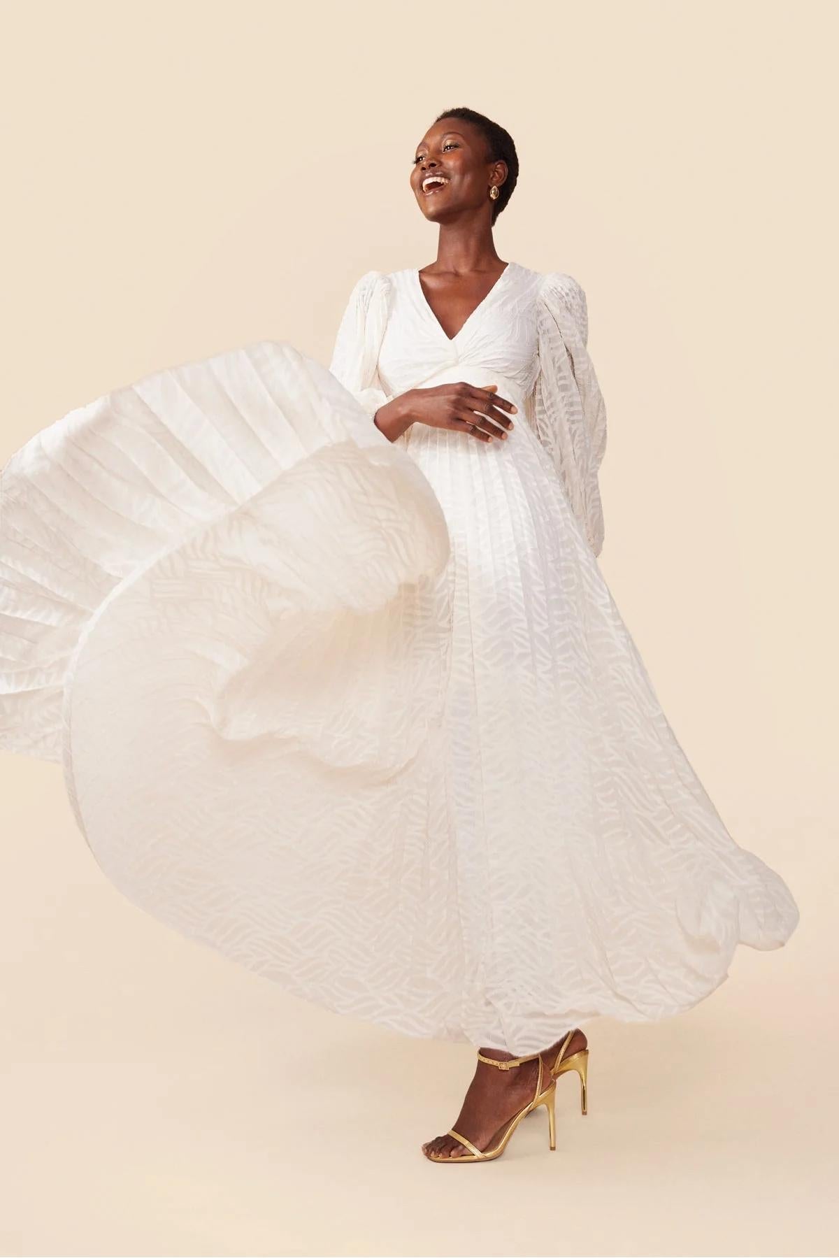 Vestido Longo Texturizado com Mangas Bufantes e Gola V – Luminèe
