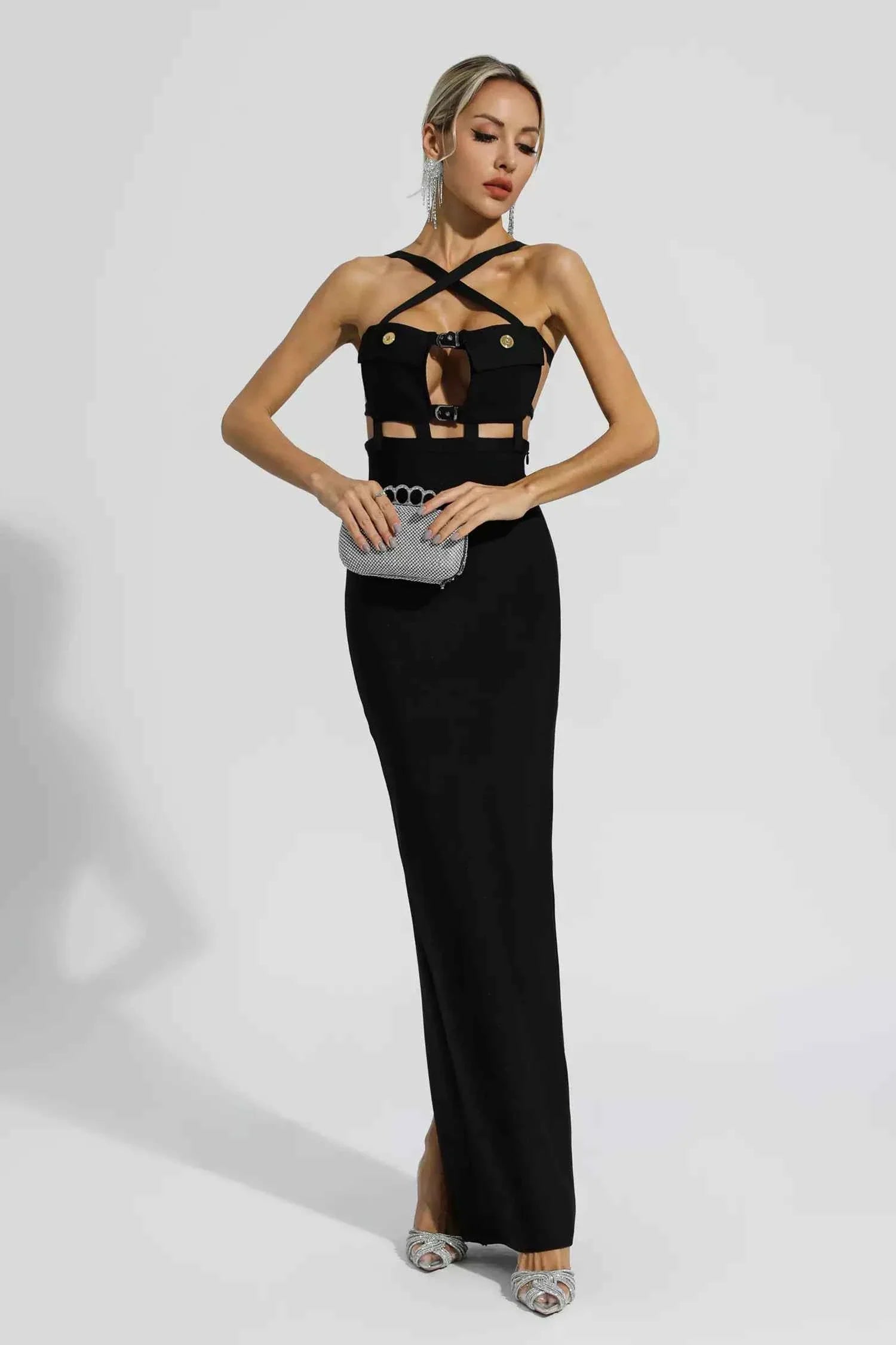 Vestido Longo de Festa Preto com Recortes Vazados e Detalhes em Botões Dourados – Corsage