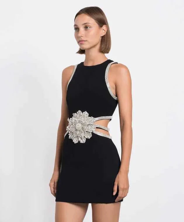 Vestido Curto Preto de Festa com Bordado Floral em Cristais e Recortes Laterais – Bouluds