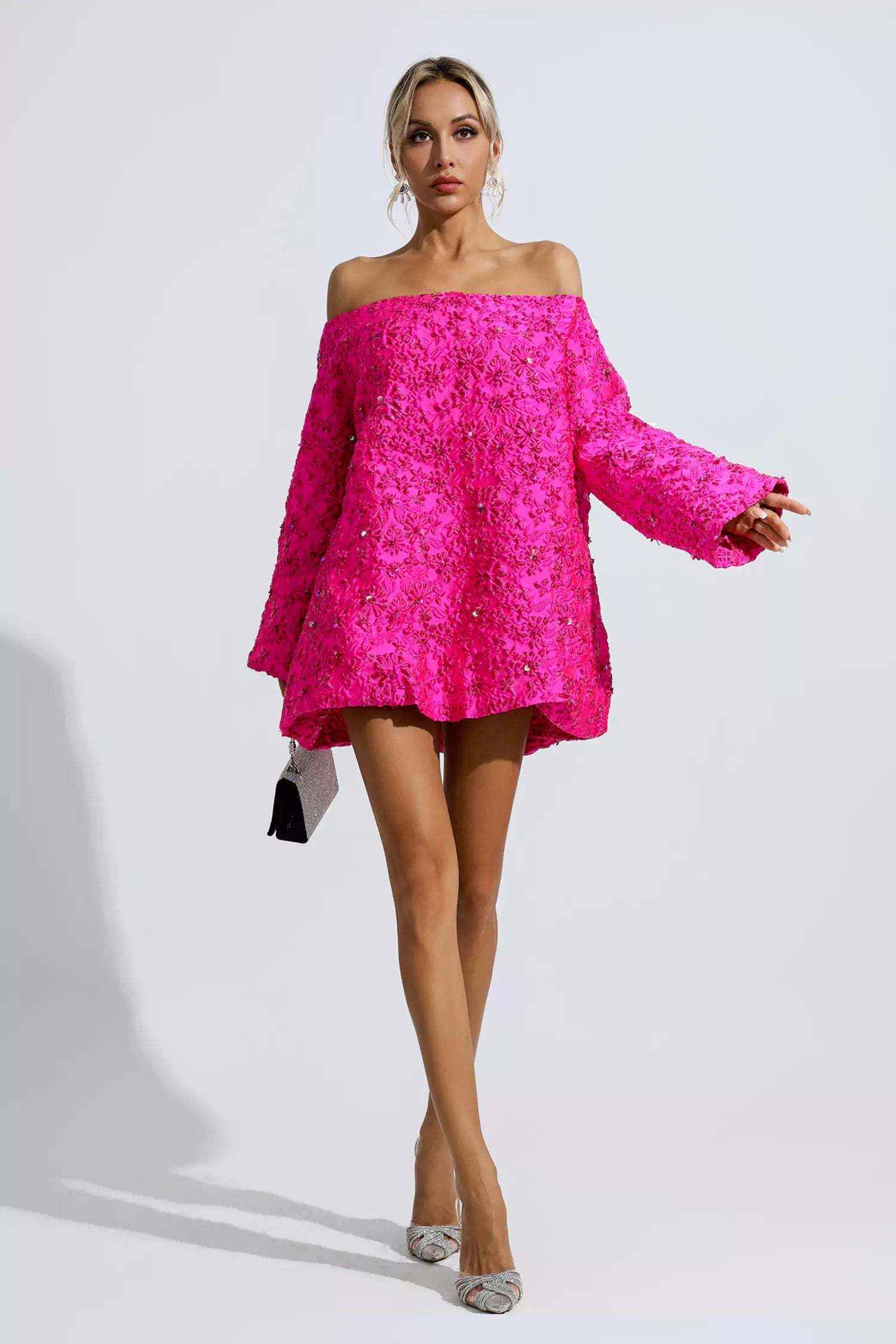 Vestido Curto de Festa Ombro a Ombro com Manga Longa e Textura Floral 3D – Seal