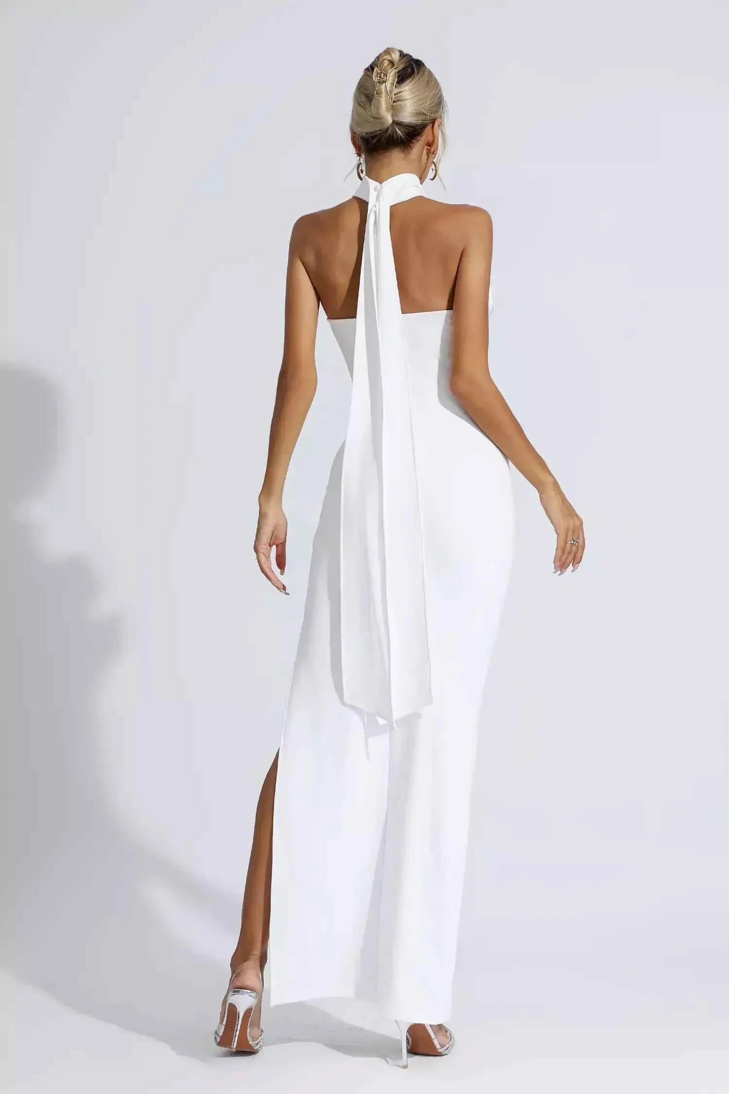 Vestido Longo Preto com Gola de Rosas e Fenda Lateral - Julien