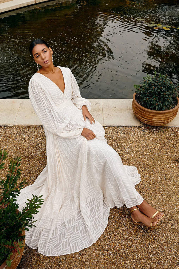 Vestido Longo Texturizado com Mangas Bufantes e Gola V – Luminèe