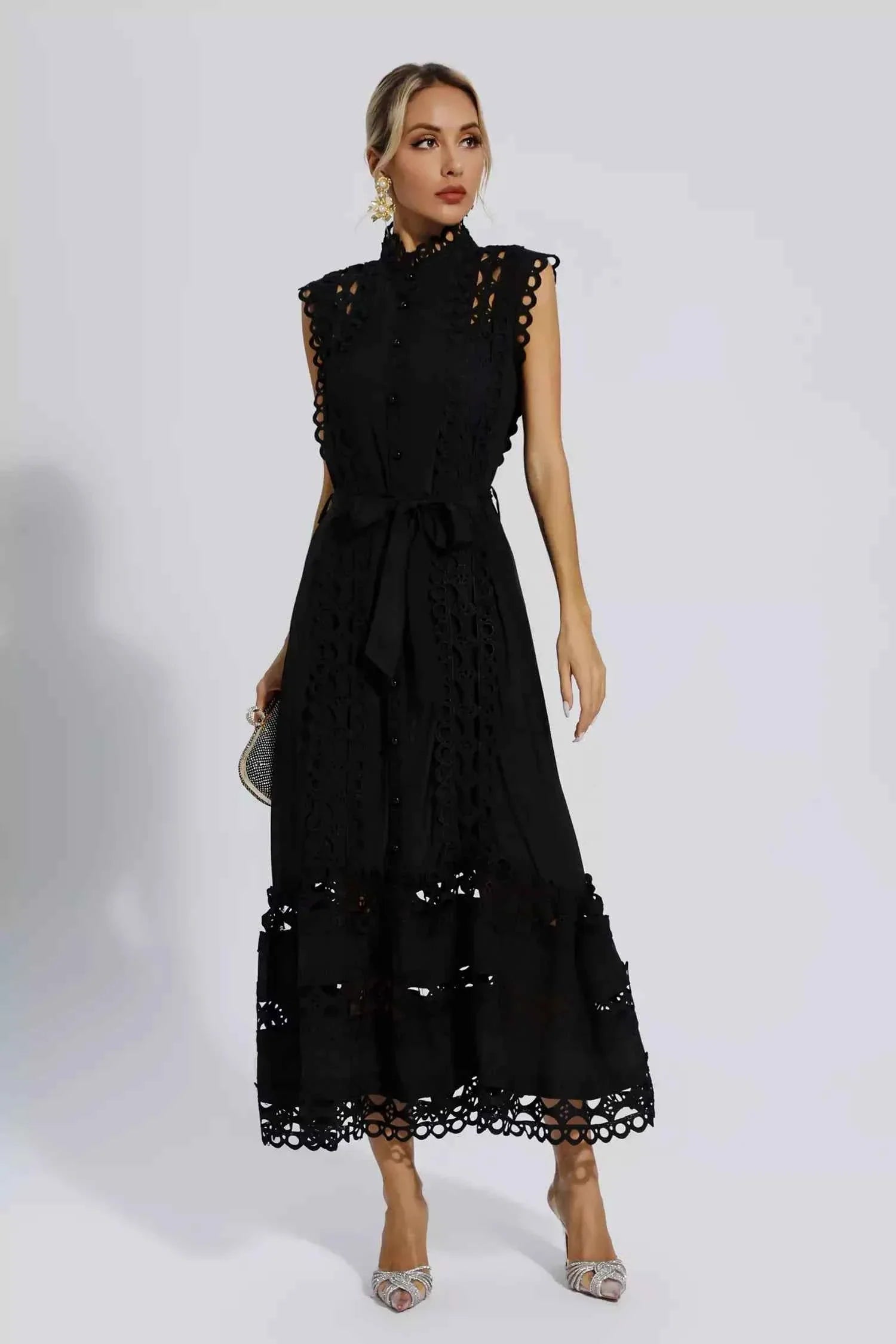 Vestido Longo de Renda Bordada com Botões Frontais e Cintura Ajustada – Noelle