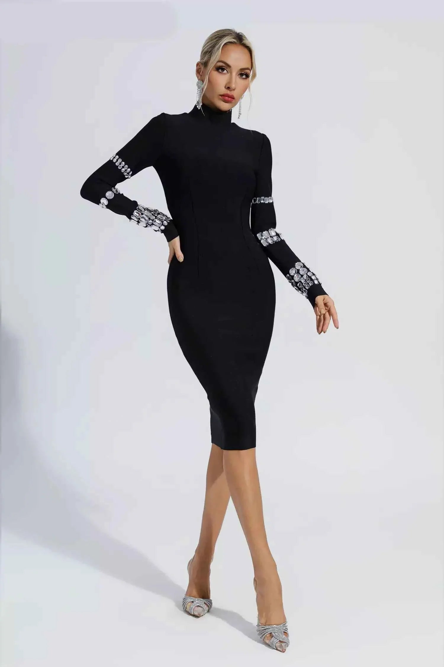 Vestido Midi Preto de Festa Justo com Gola Alta e Aplicações de Pedrarias Prateadas – Respire