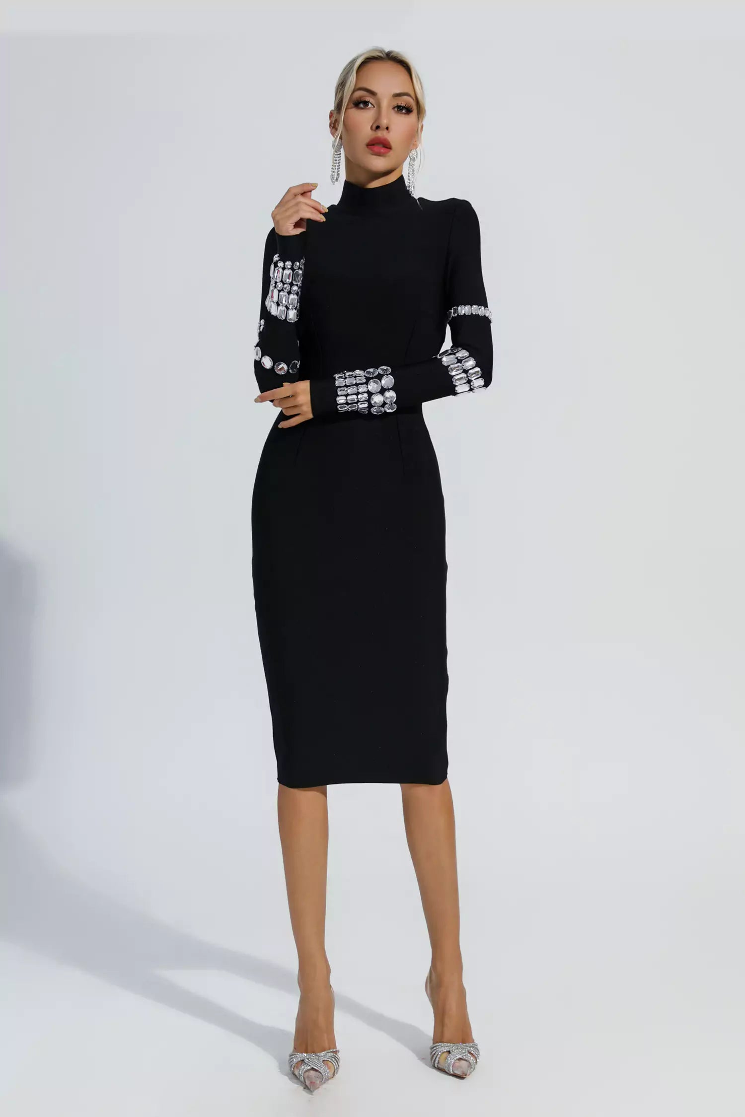 Vestido Midi Preto de Festa Justo com Gola Alta e Aplicações de Pedrarias Prateadas – Respire