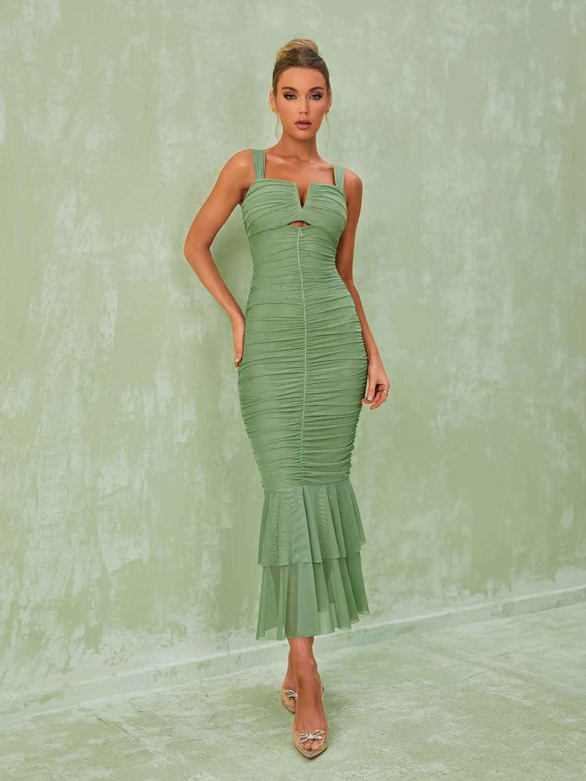 Vestido Midi Verde com Drapeado e Decote Estruturado - Navarro
