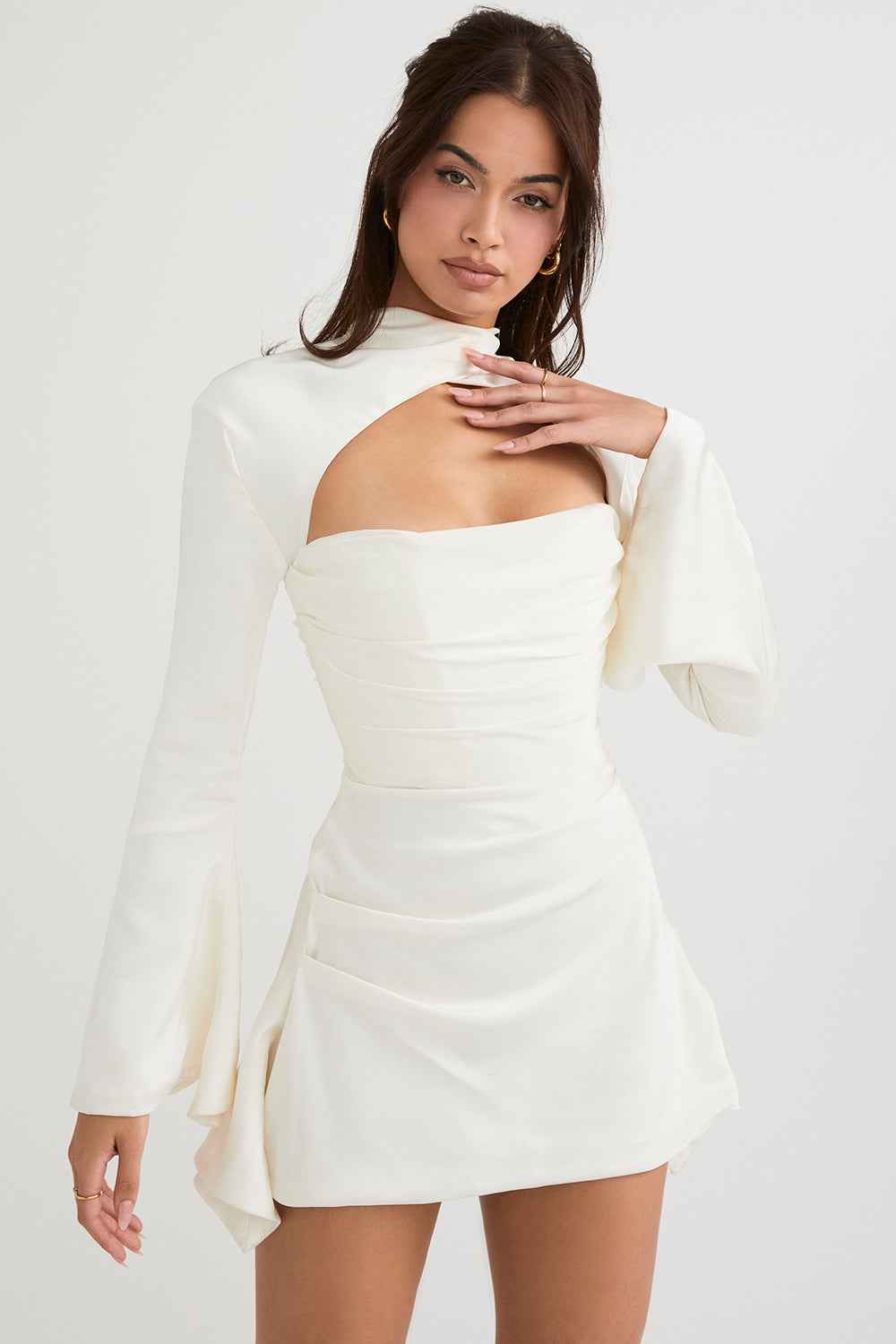 Vestido Curto Preto com Manga Longa e Recorte Frontal Feminino - Clivage Hiver