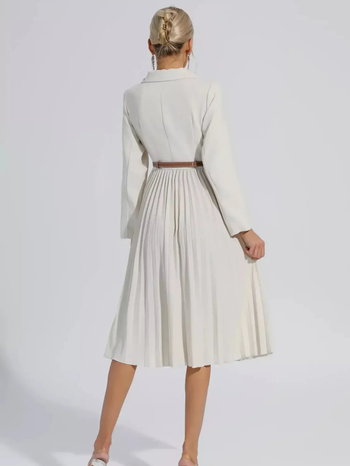 Vestido Midi Alfaiataria Plissado com Cinto Yara