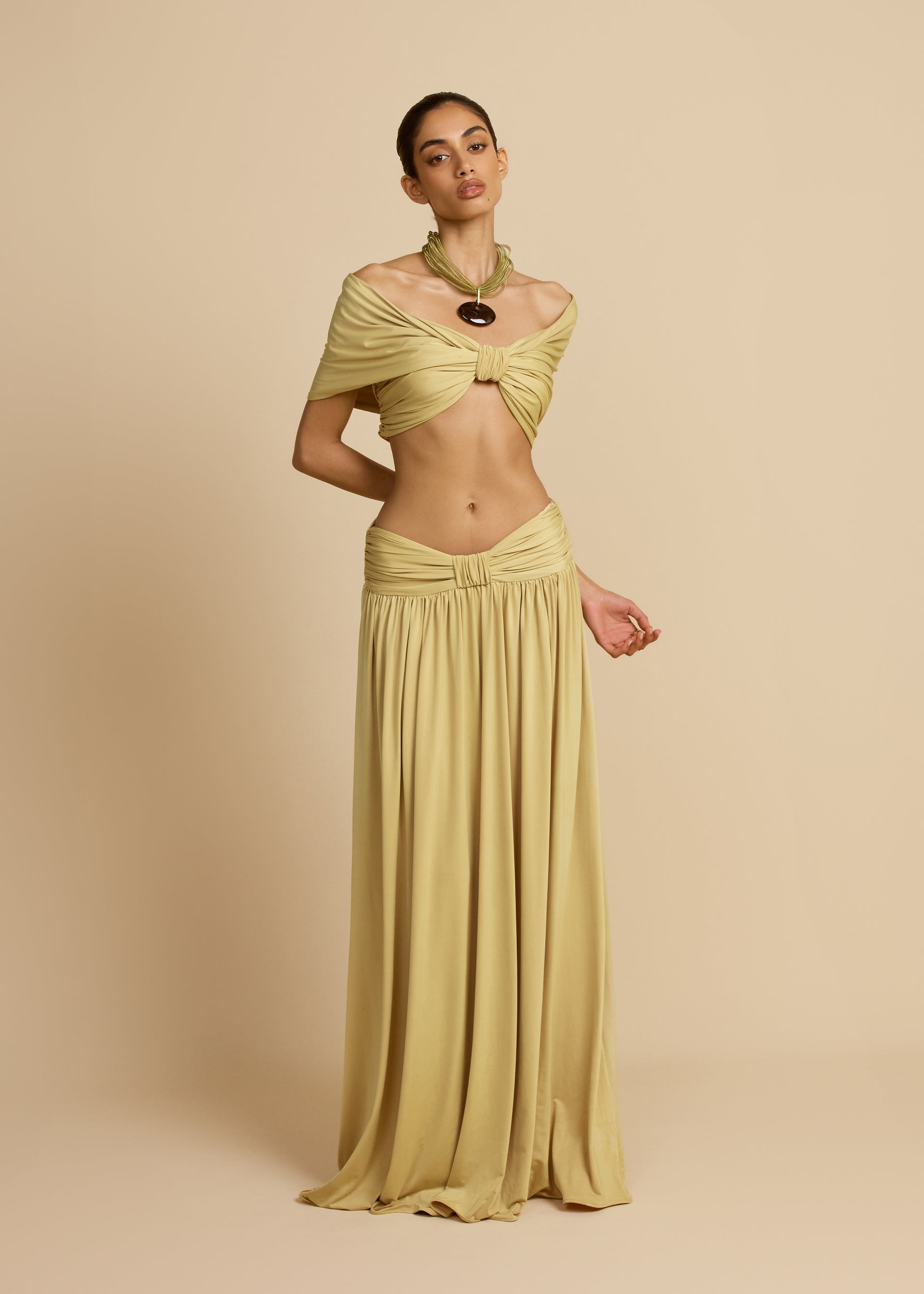 Conjunto Feminino de Top Cropped Multiformas e Saia Longa Fluida em Malha – Le Marais