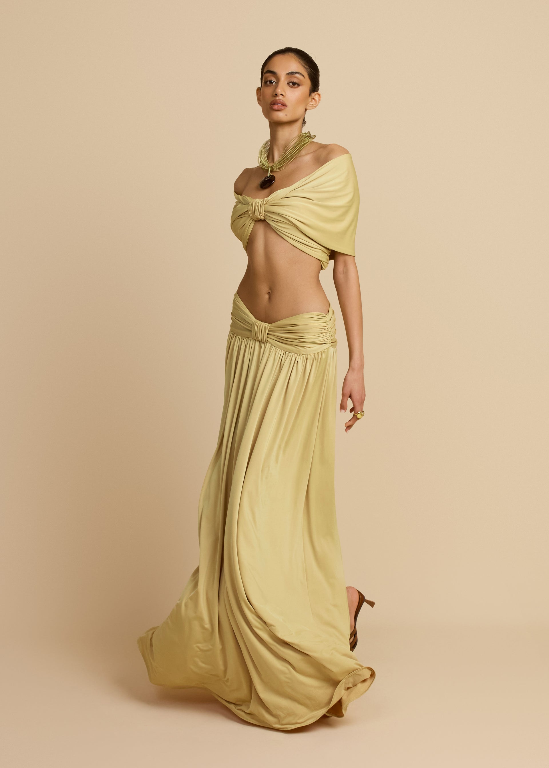 Conjunto Feminino de Top Cropped Multiformas e Saia Longa Fluida em Malha – Le Marais