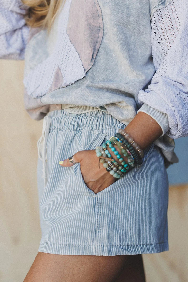 Short Feminino Listrado Cintura Alta com Amarração Riviera