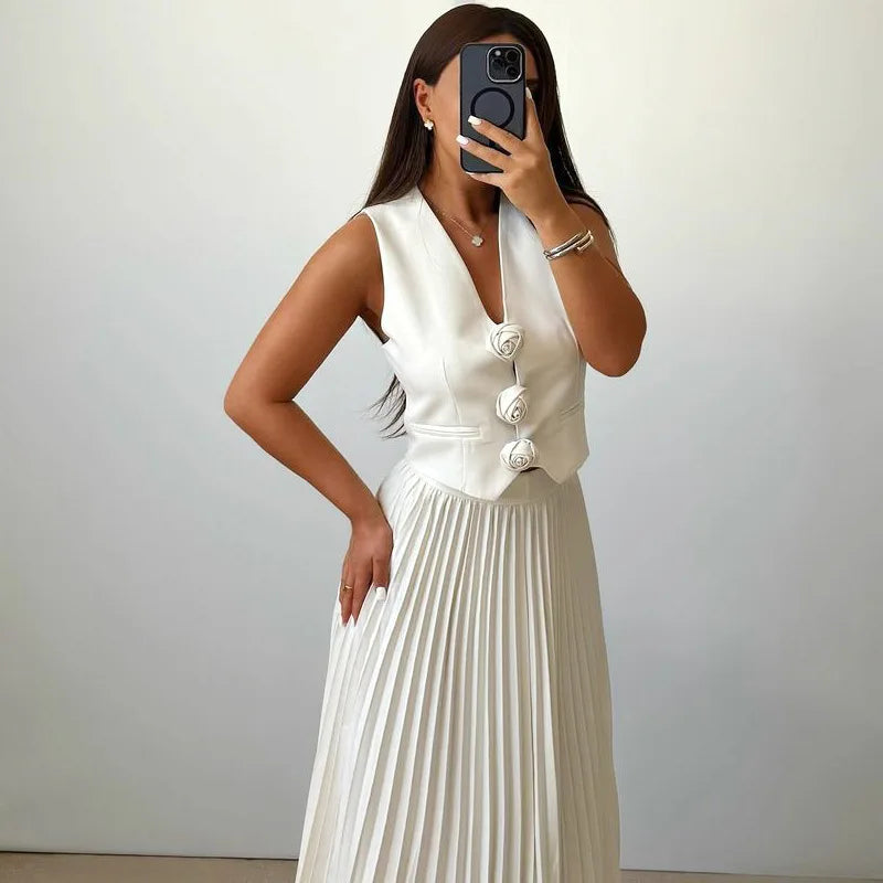 Conjunto Feminino Colete com Aplique de Rosas com Saia Midi Plissada Helena
