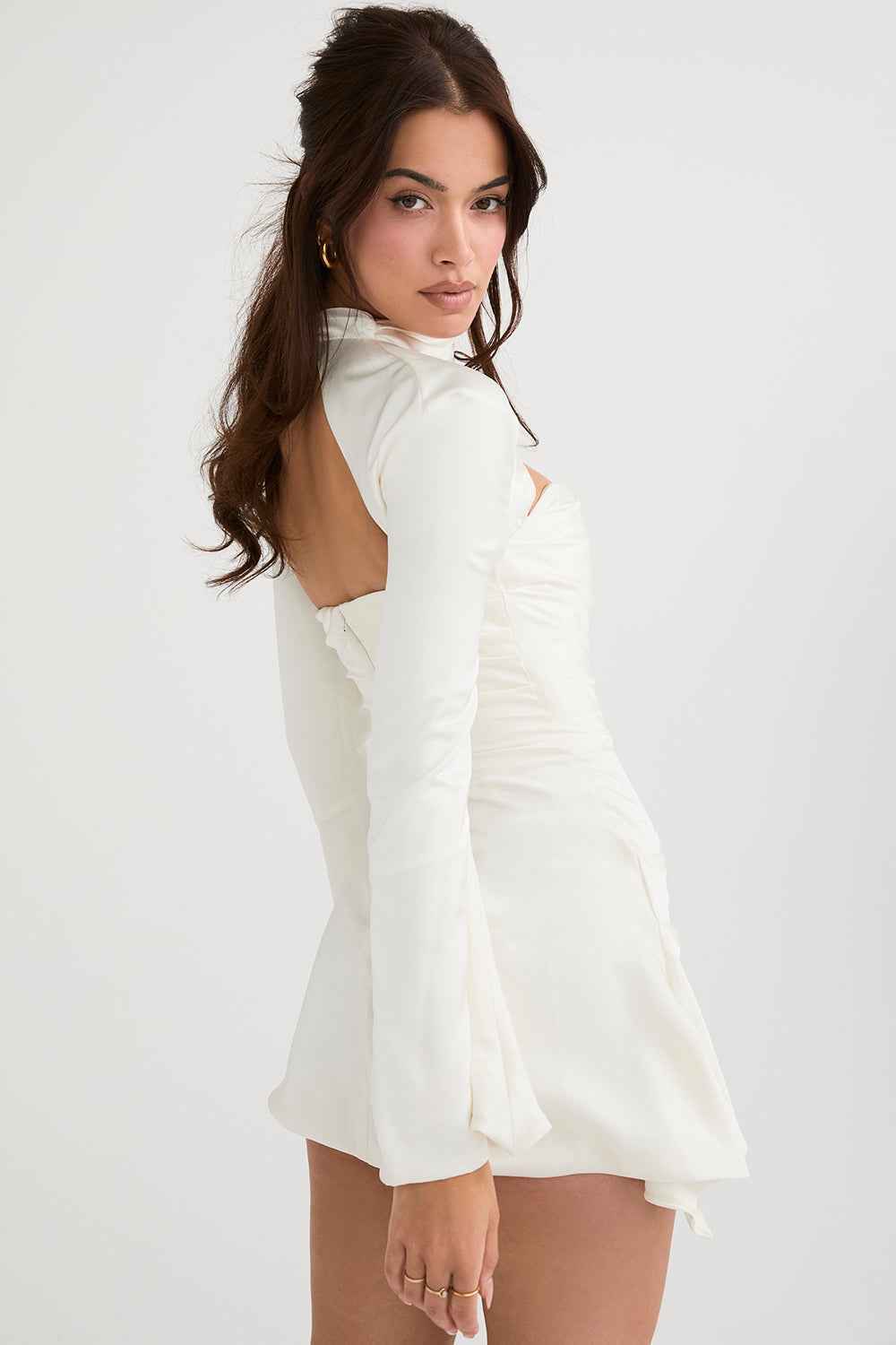 Vestido Curto Preto com Manga Longa e Recorte Frontal Feminino - Clivage Hiver