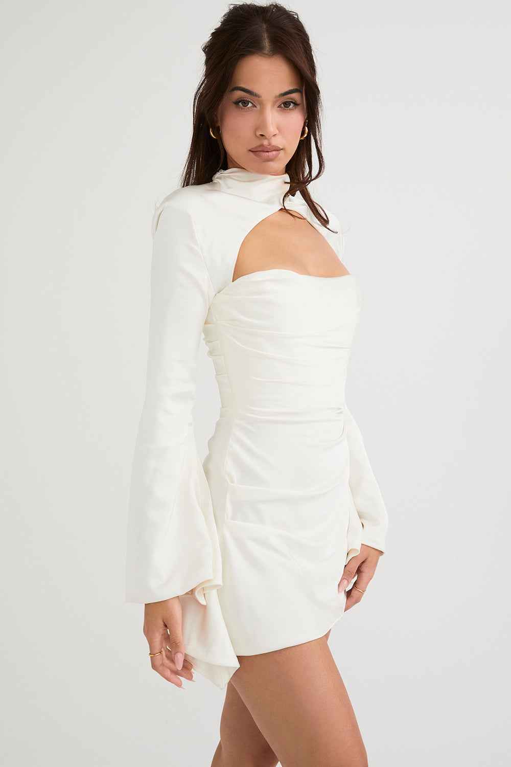 Vestido Curto Preto com Manga Longa e Recorte Frontal Feminino - Clivage Hiver