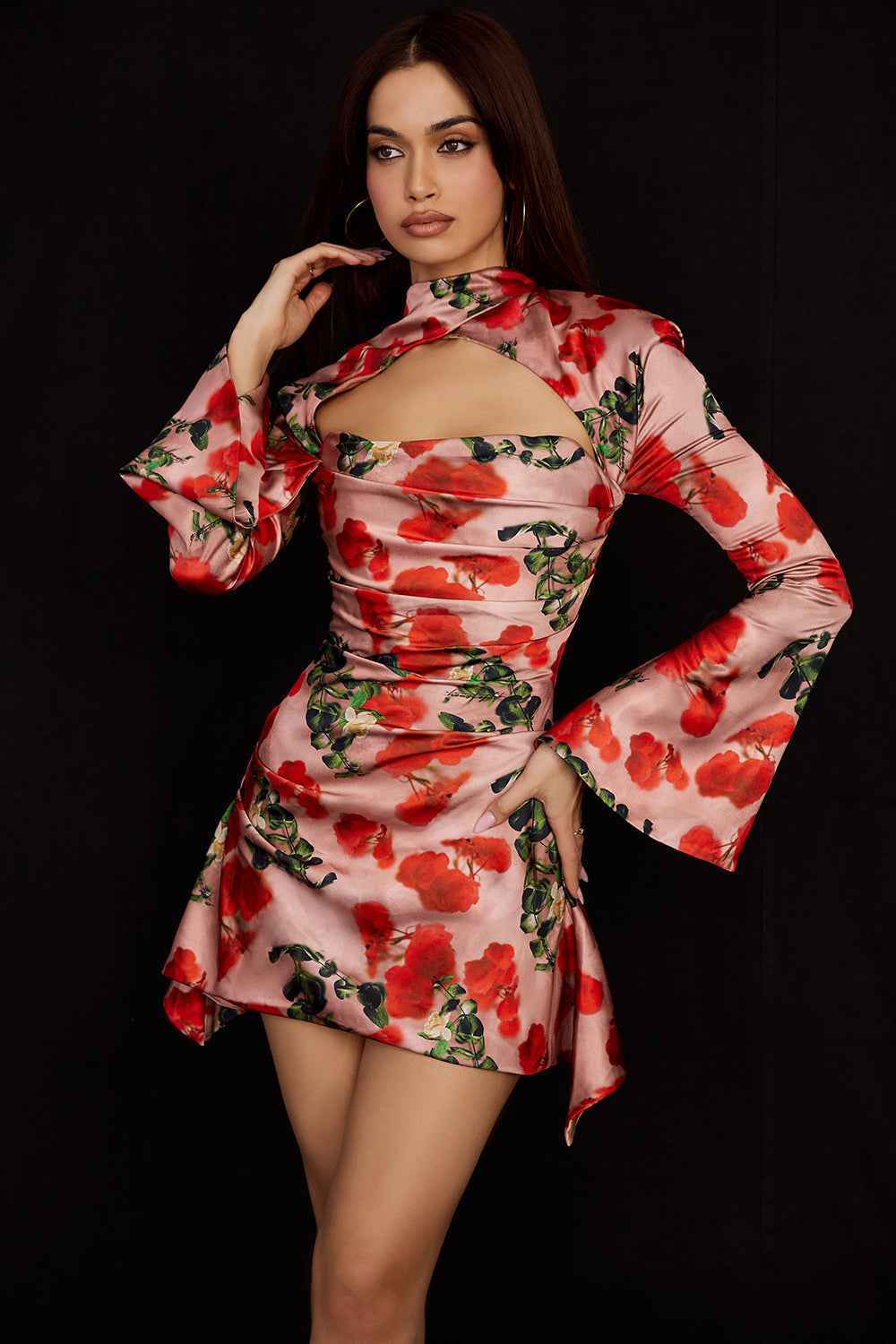 Vestido Curto Preto com Manga Longa e Recorte Frontal Feminino - Clivage Hiver