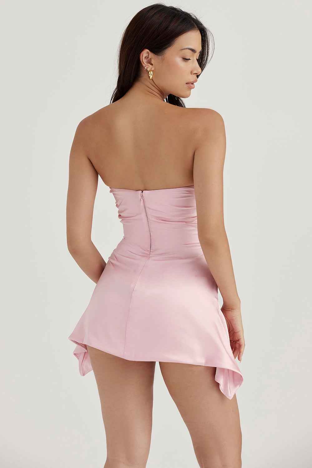 Vestido Curto Tomara que Caia em Cetim com Fenda - Clivage