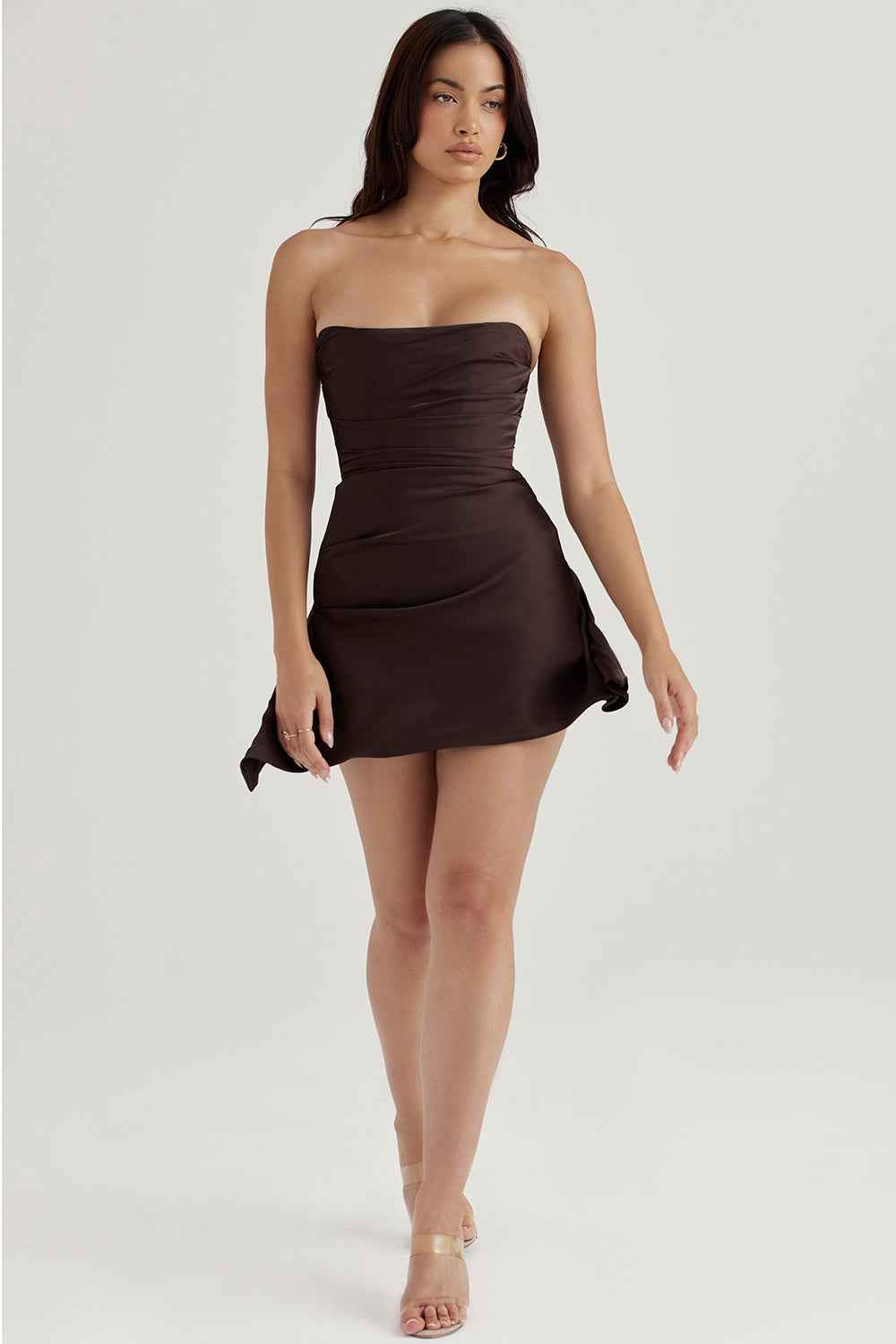 Vestido Curto Tomara que Caia em Cetim com Fenda - Clivage