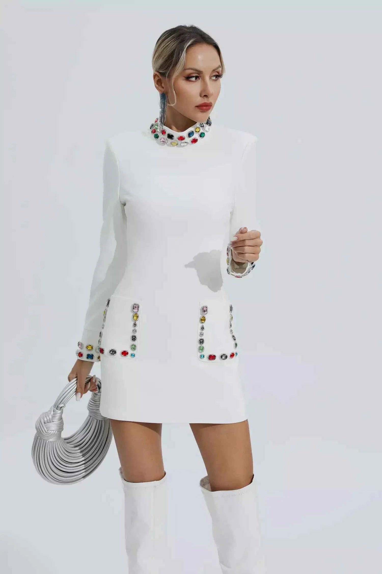 Vestido Curto com Mangas Longas e Aplicações de Pedrarias - Les Mots