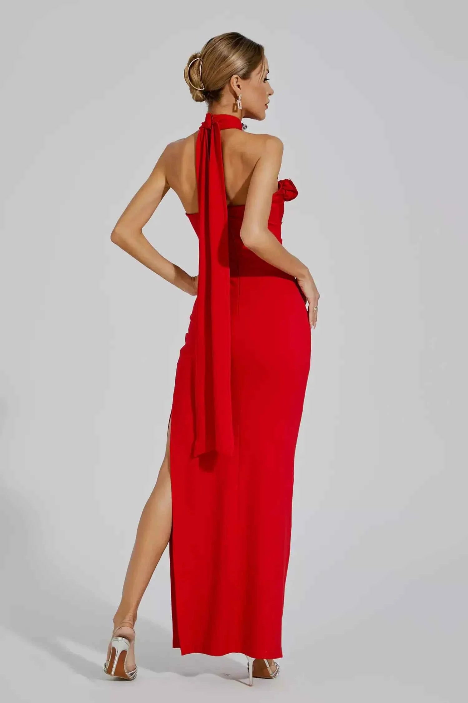 Vestido Longo Preto com Gola de Rosas e Fenda Lateral - Julien