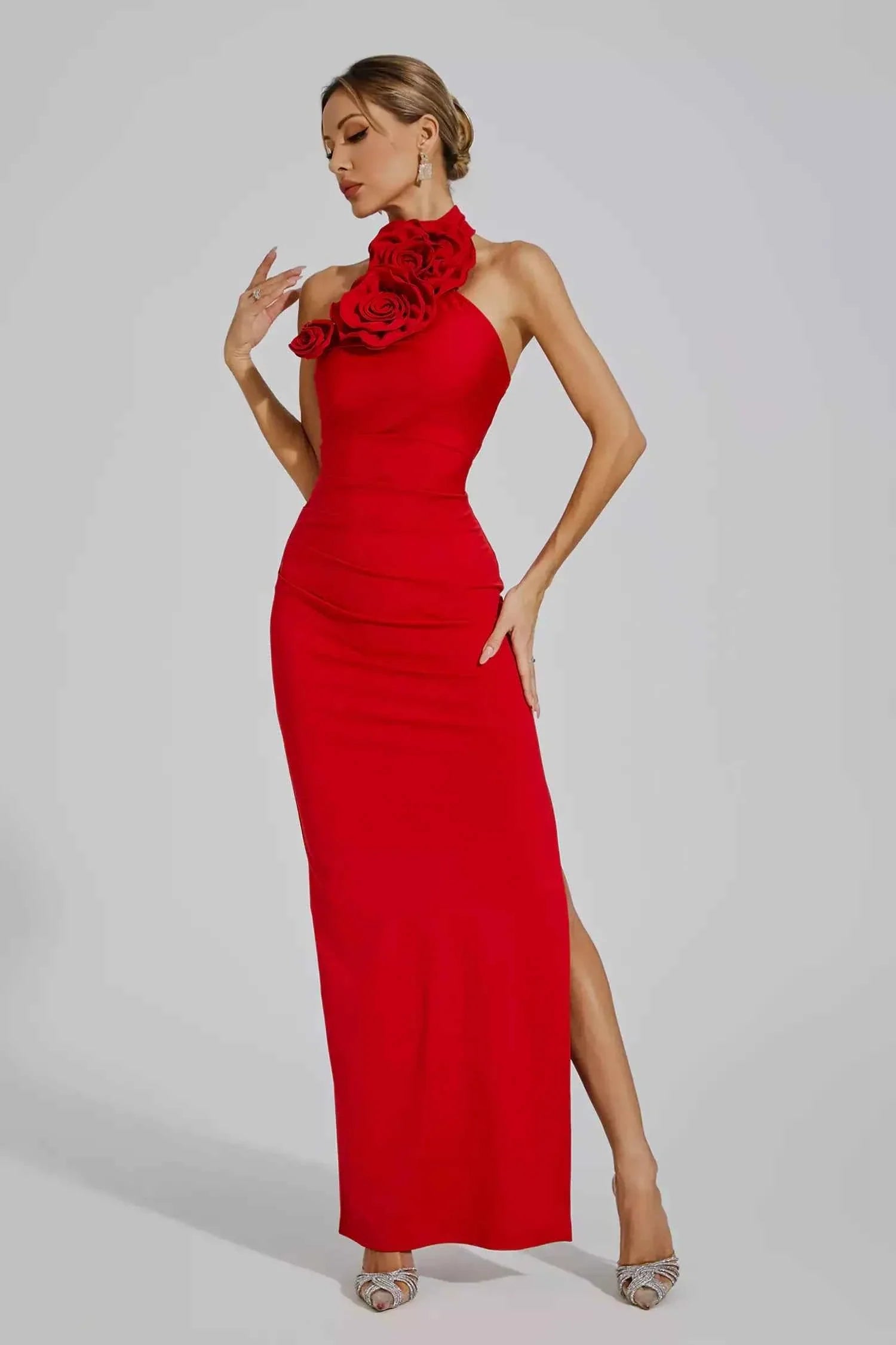 Vestido Longo Preto com Gola de Rosas e Fenda Lateral - Julien