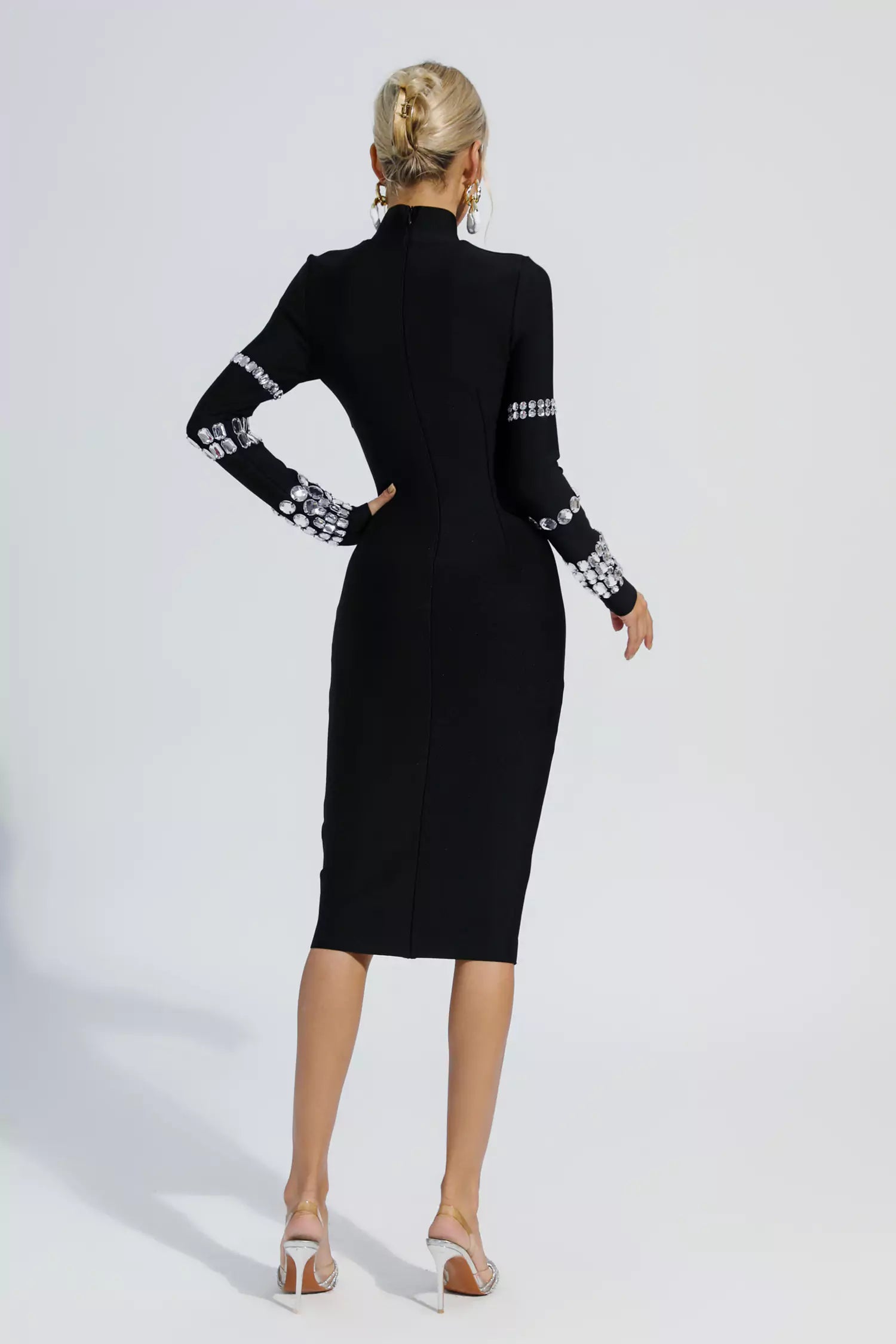 Vestido Midi Preto de Festa Justo com Gola Alta e Aplicações de Pedrarias Prateadas – Respire