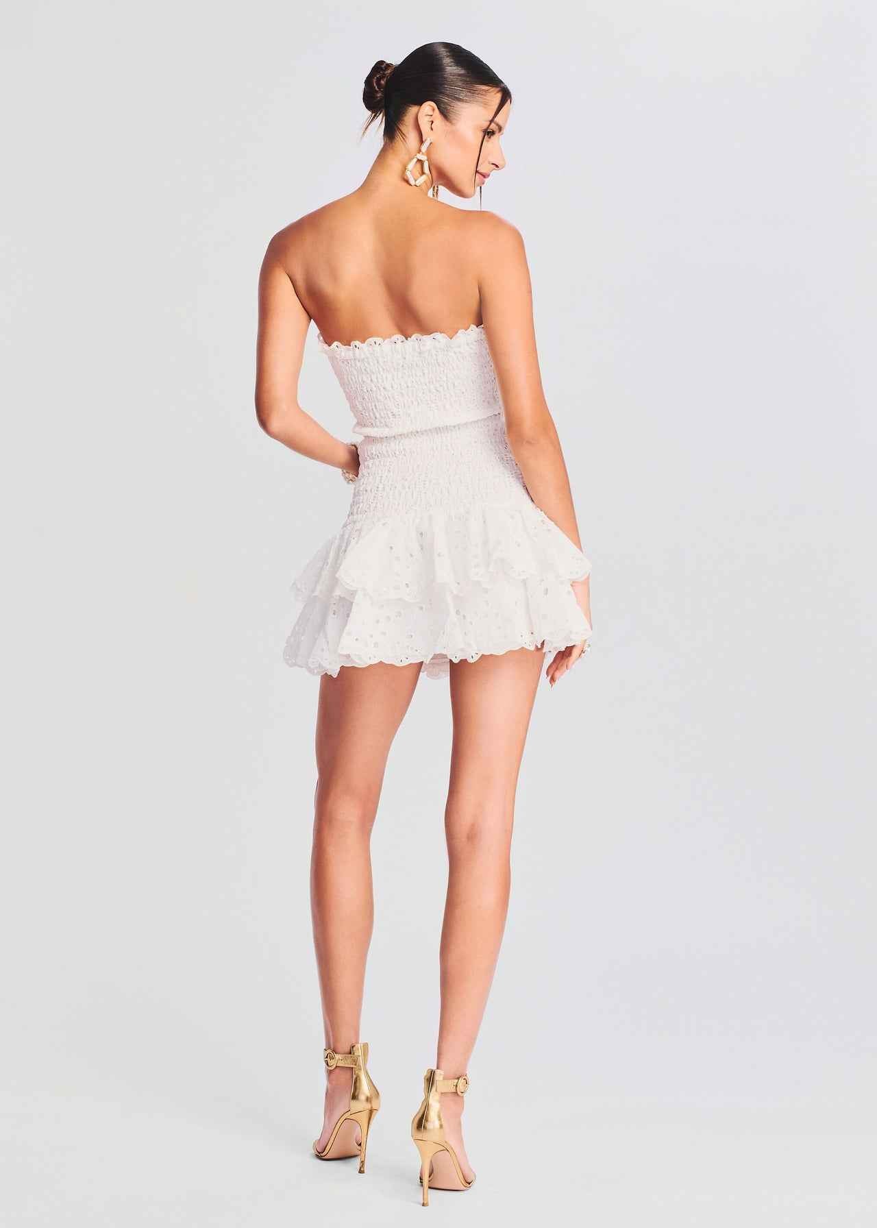 Vestido Curto Tomara que Caia Branco com Babados e Broderie – Celeste