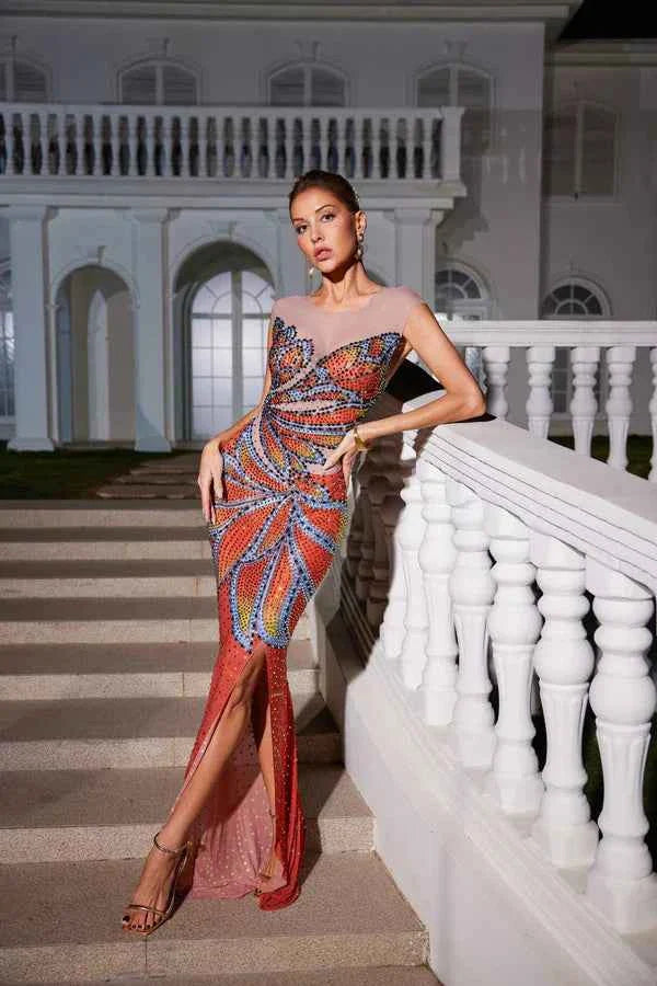Vestido de Festa Longo Vermelho Bordado à Mão com Transparência e Pedrarias – Picard